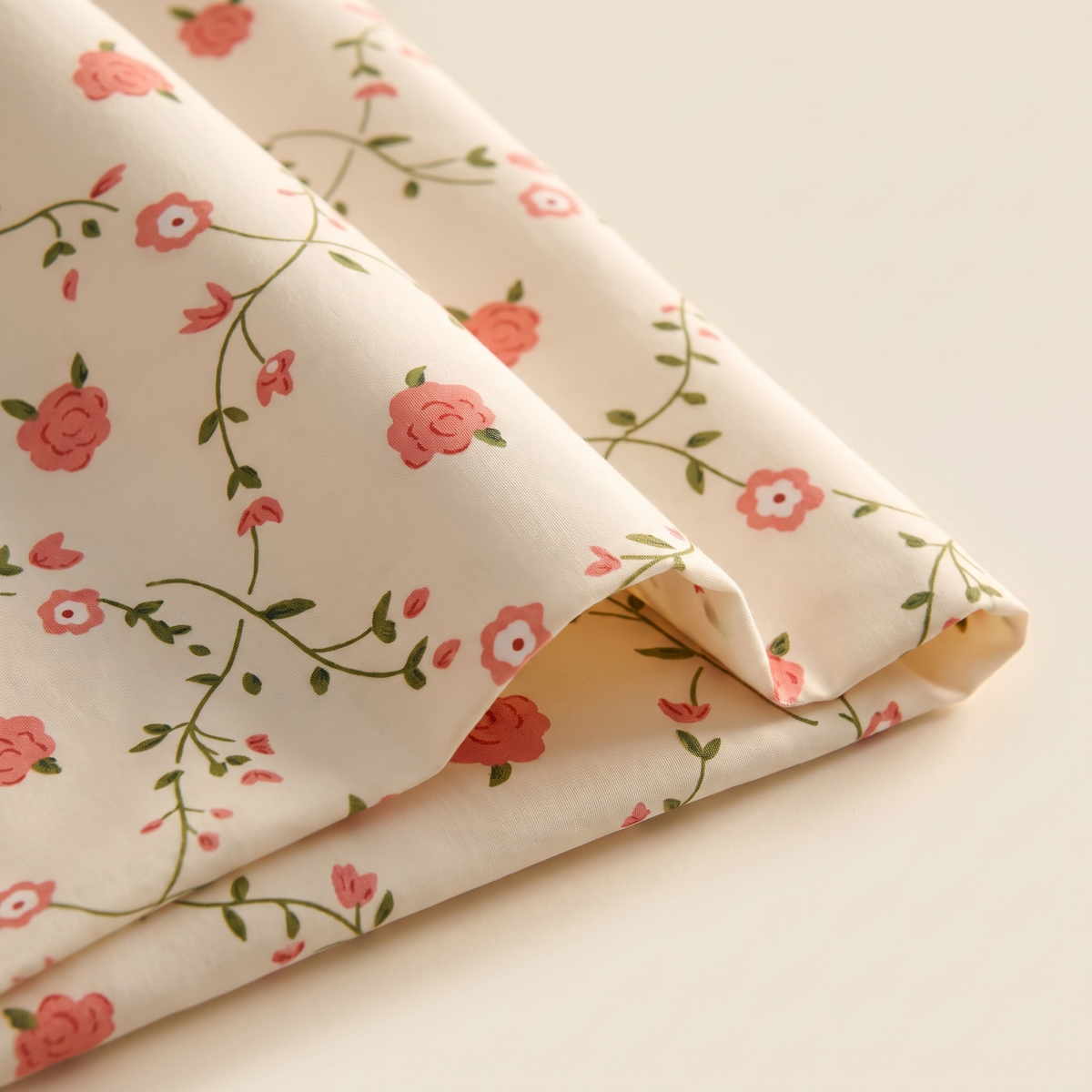 Trellis Sheet Set, fold detail, coral flowers on a green trellis