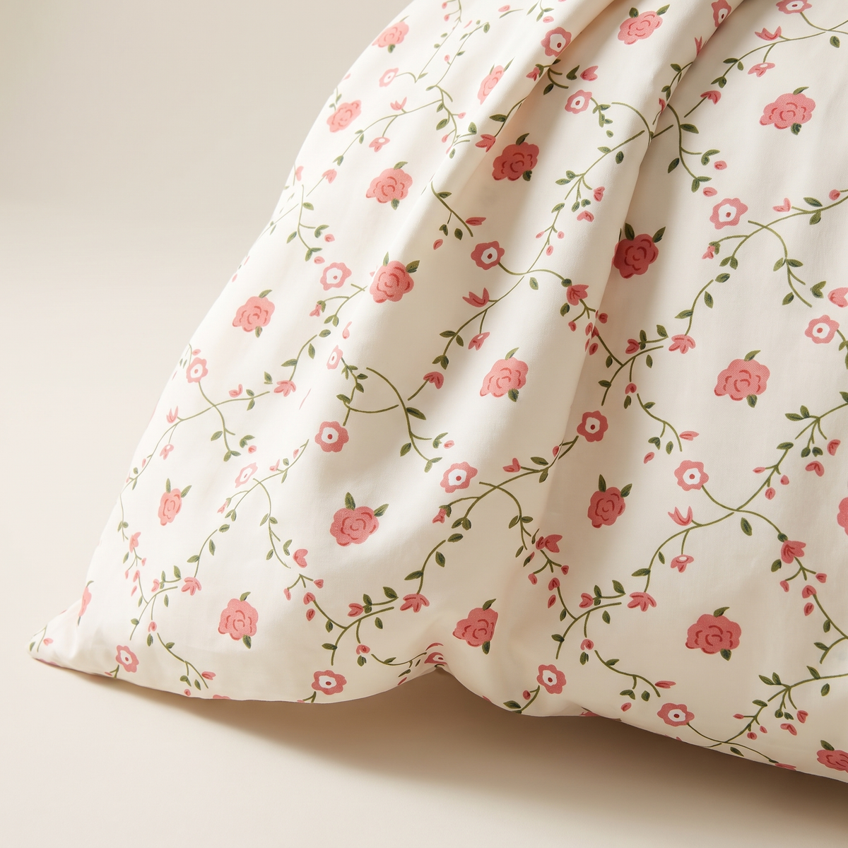 Trellis Duvet Cover Set, fold detail, coral flowers on a green trellis