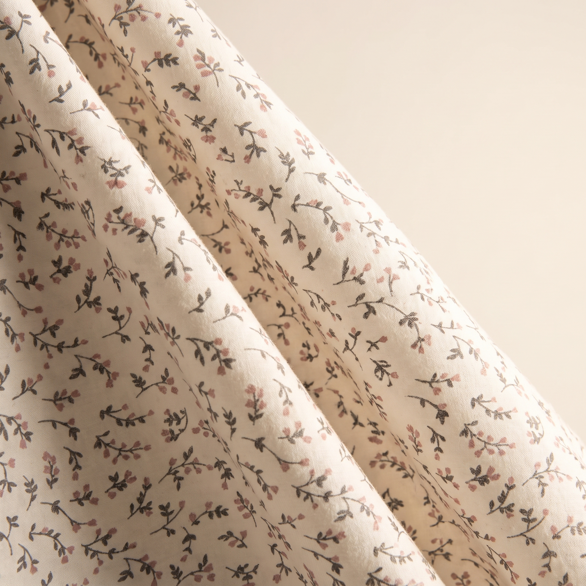 Rosewood Sheet Set, fold detail, fine gray vine on white